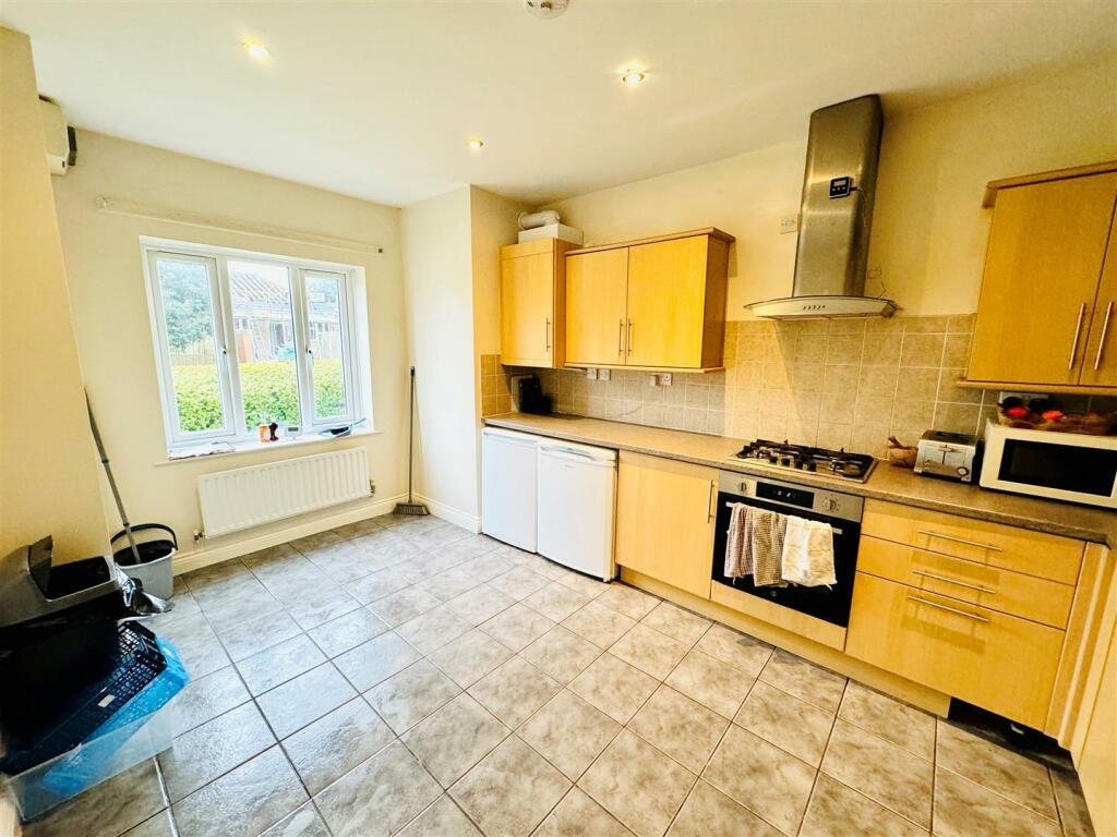 kitchen..jpg