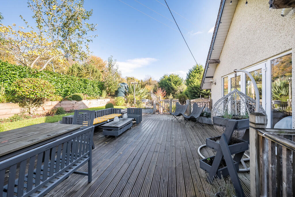 1370321-5-68fb6e0...