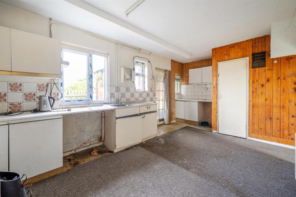 67 Main Road, Shutlanger (18).jpg