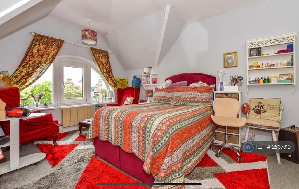 Main Bedroom Previous Tenants