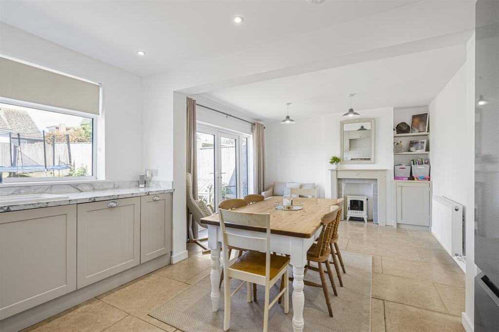 Kitchen / Dining room