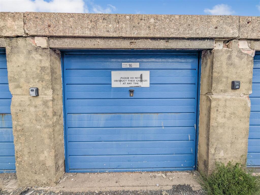 Garages 14, 15, 16 Collingwood Road Dartmouth, Dev