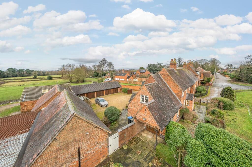 Manor Farm House, Sketchley Old Village (1).jpg