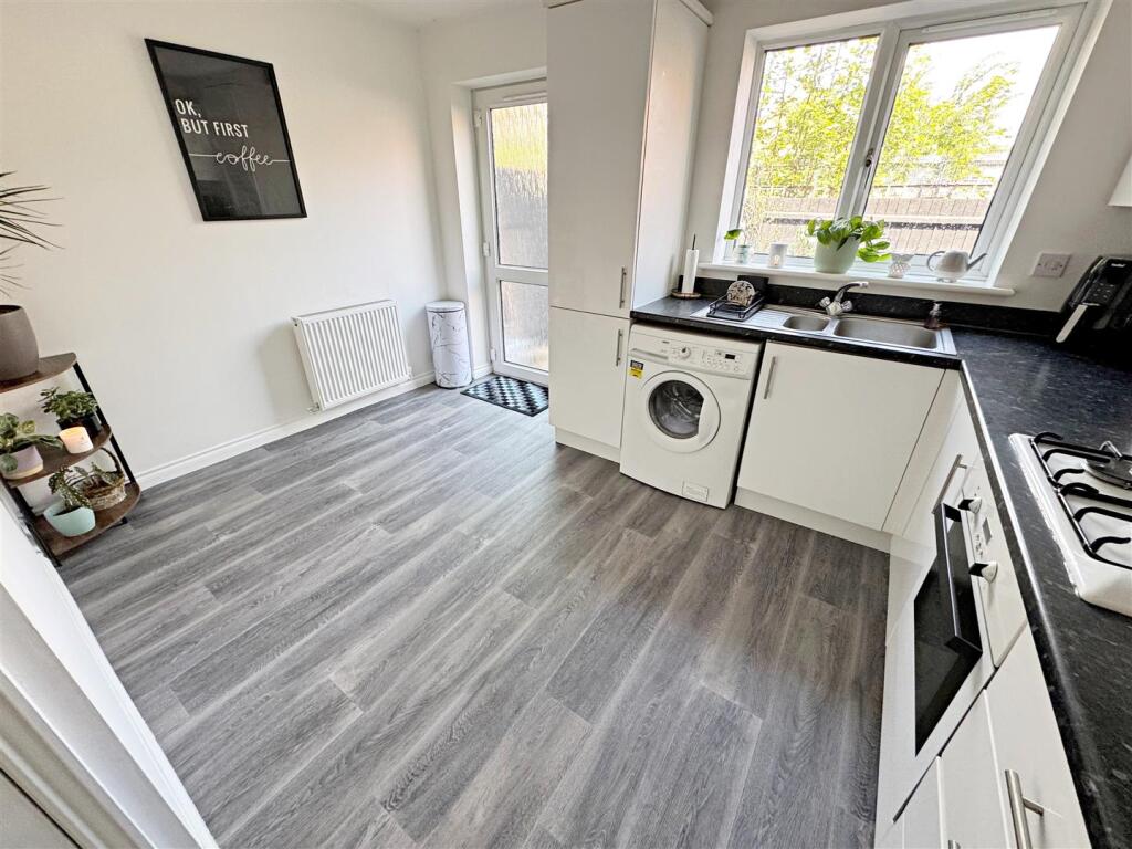 KITCHEN/BREAKFAST ROOM