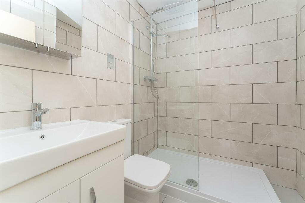 5 High Trees shower room.jpg