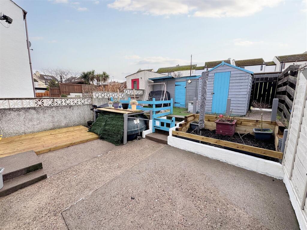 Rear garden (2).jpg