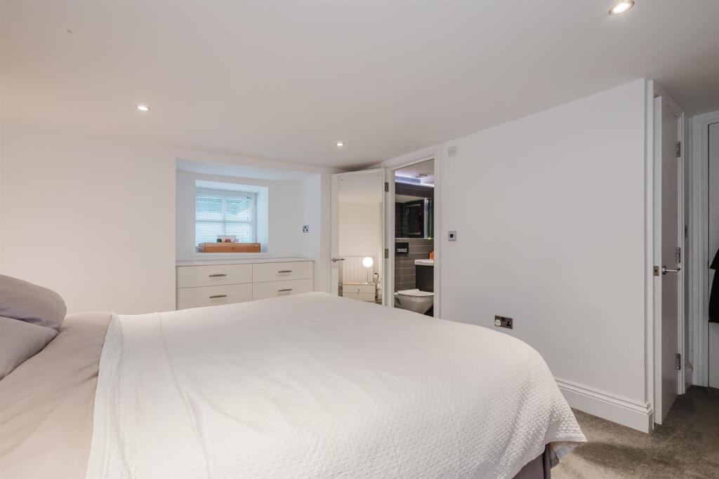 Principal Bedroom Aspect 2