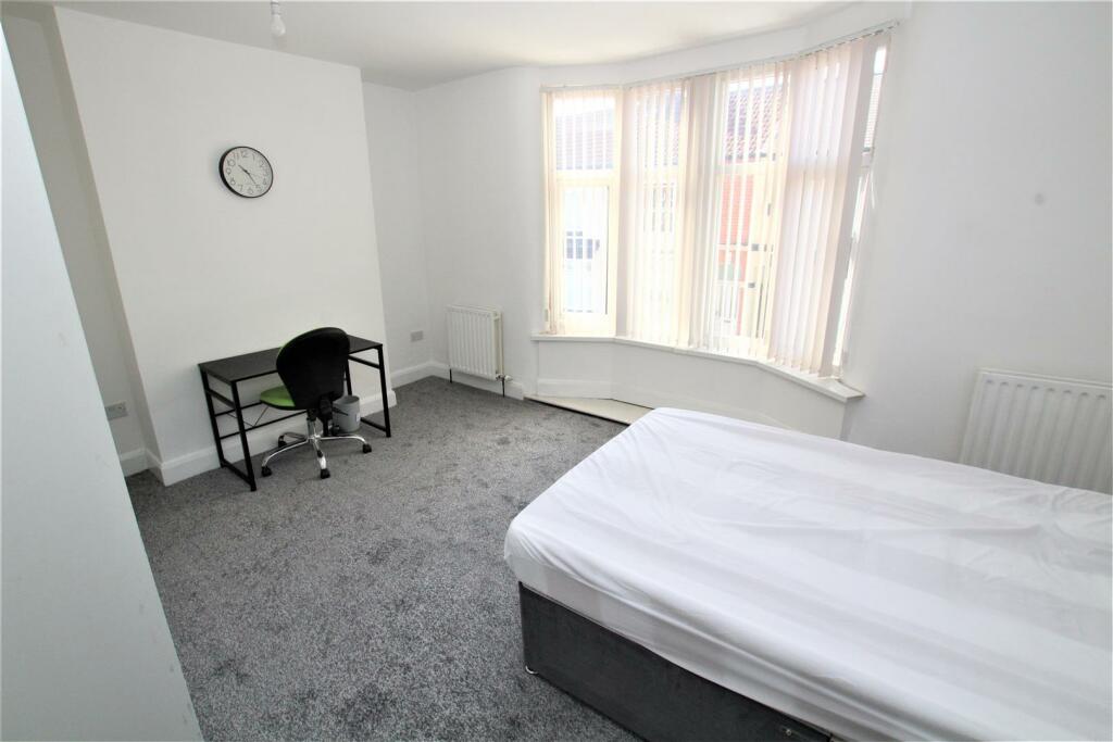 bedroom 5.jpg