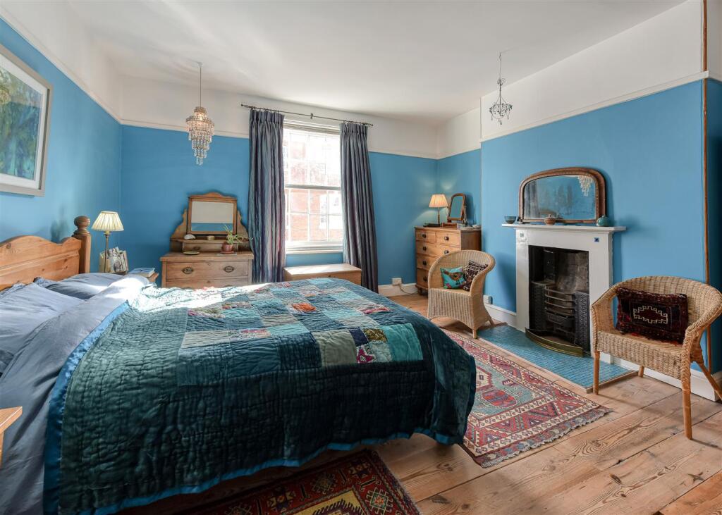 Gunstone House-bed1.jpg