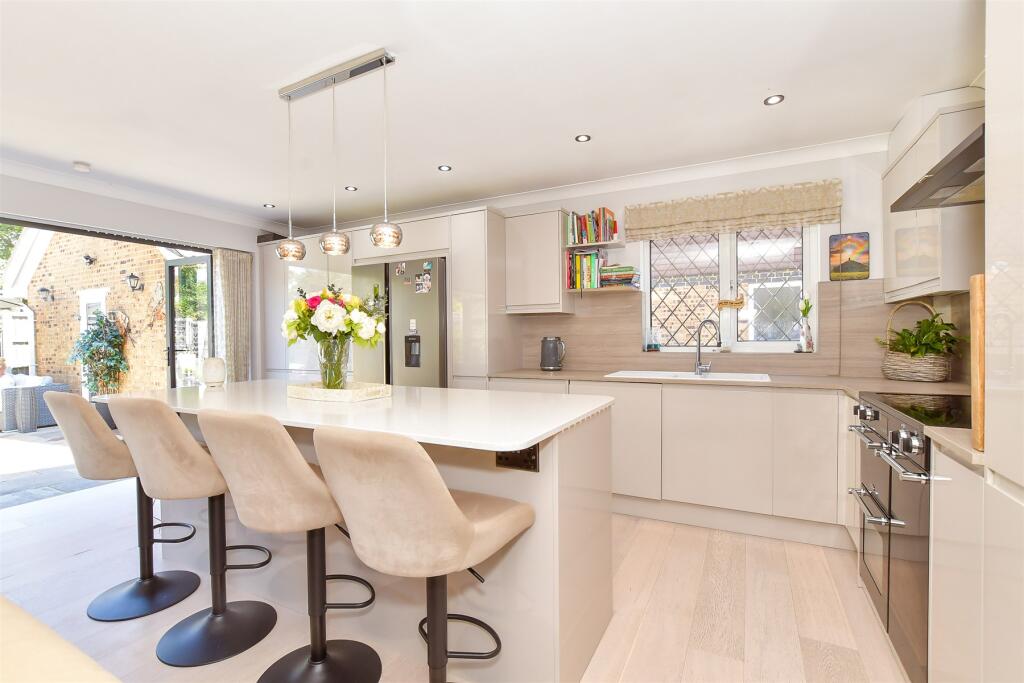 Lounge/Kitchen