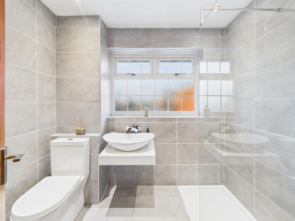 Superbly Appointed Shower Room