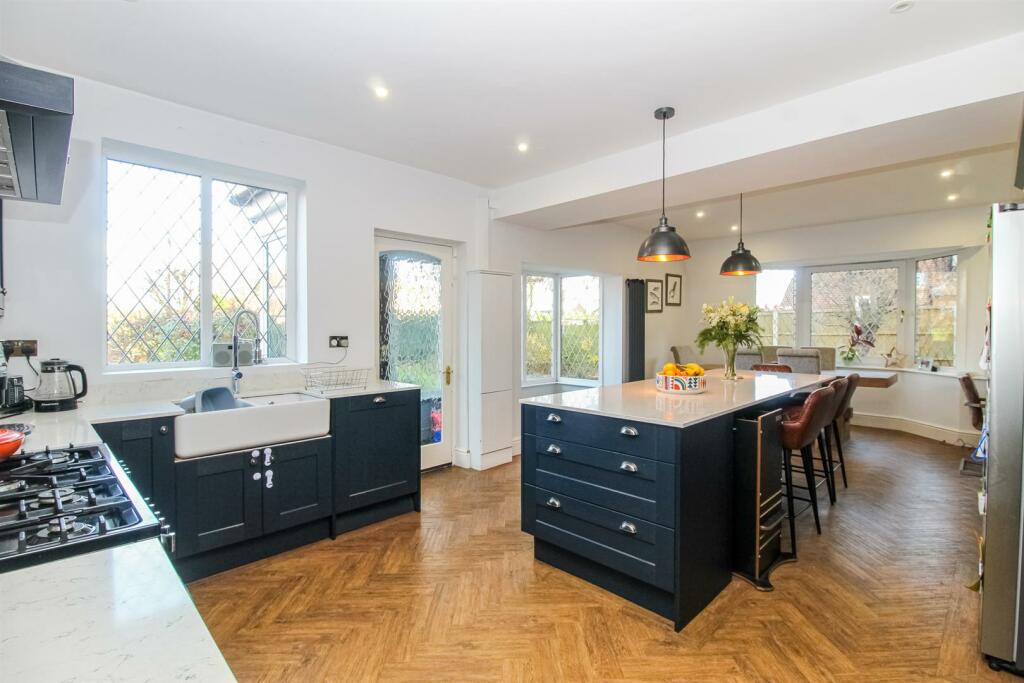 KITCHEN/DINING/BREAKFAST ROOM