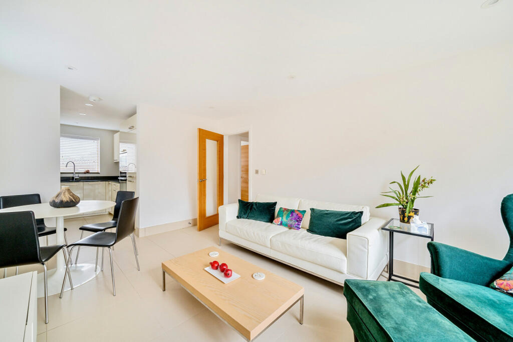 Sitting/Dining Room
