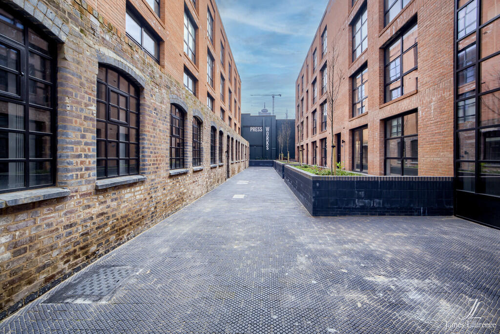 XT401672-HDR(3)-E...