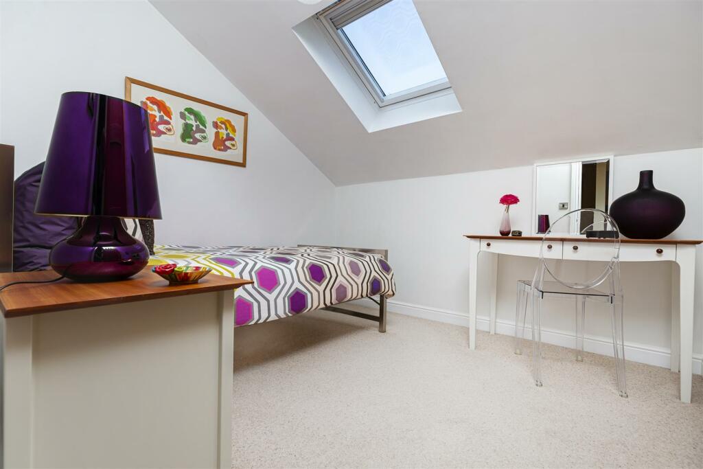 Bramleys Estate Agents - Long Lane - Honley (45).j