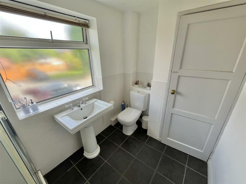Shower Room Aspect 2.jpg