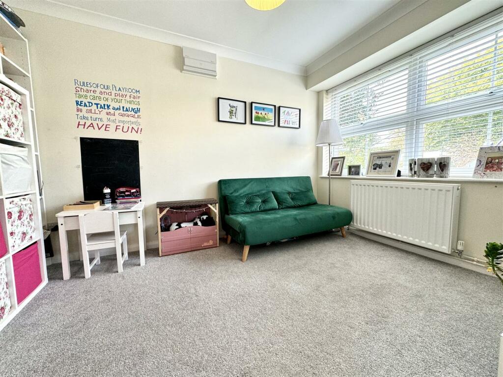 STUDY/PLAYROOM: