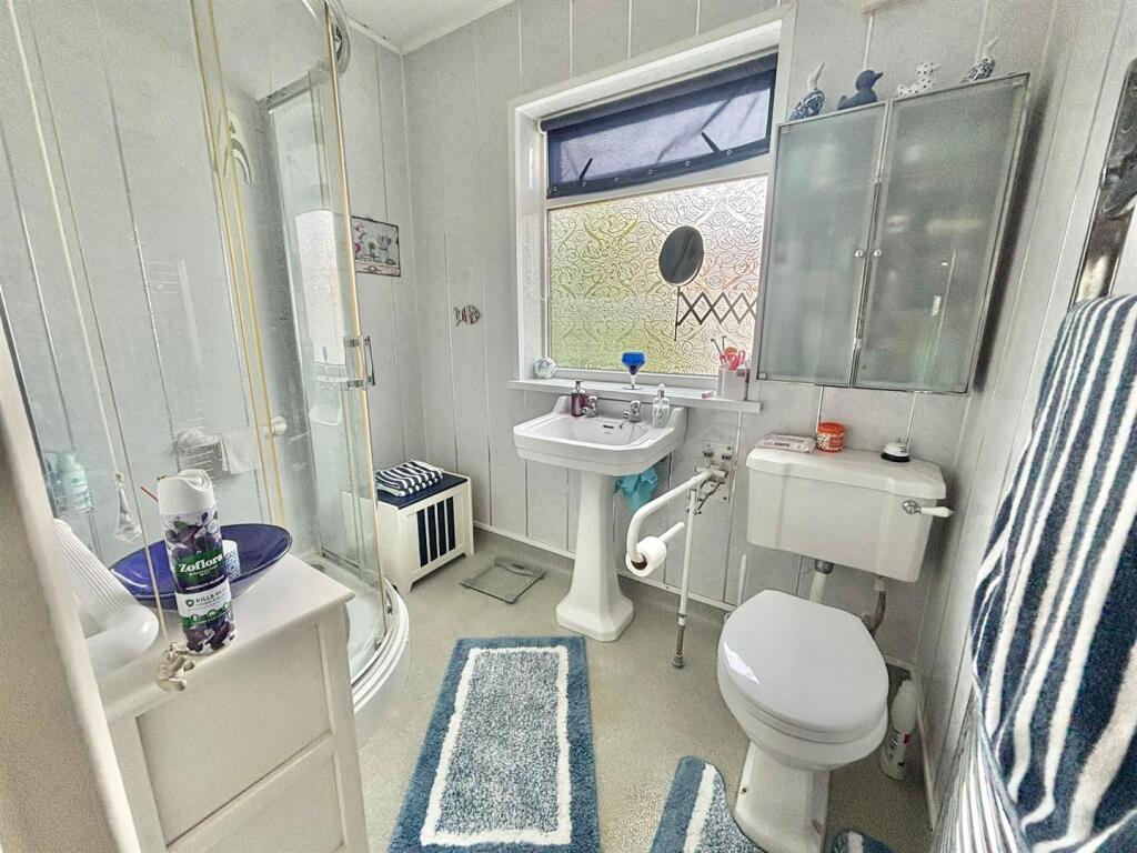 GF Shower Room
