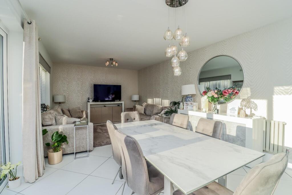 Open Plan Kitchen/Diner/Family Room