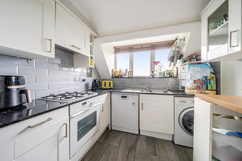 1305685-16-6846c5...