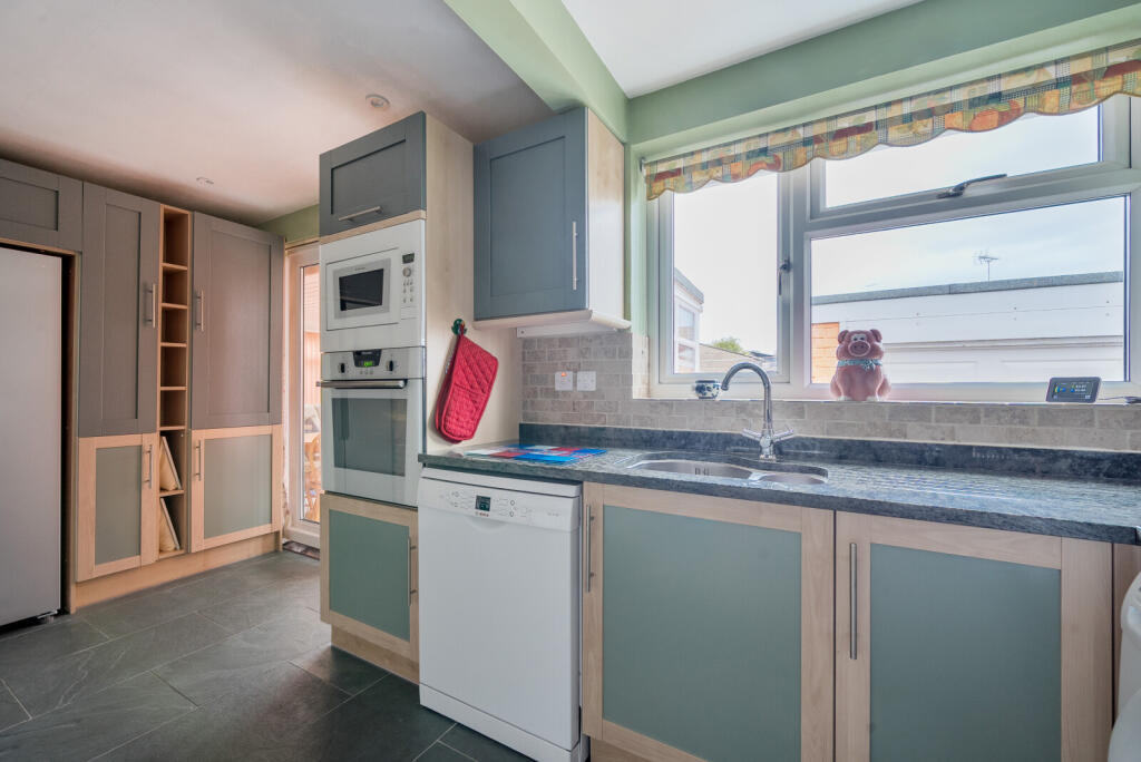 1383078-12-691f22...