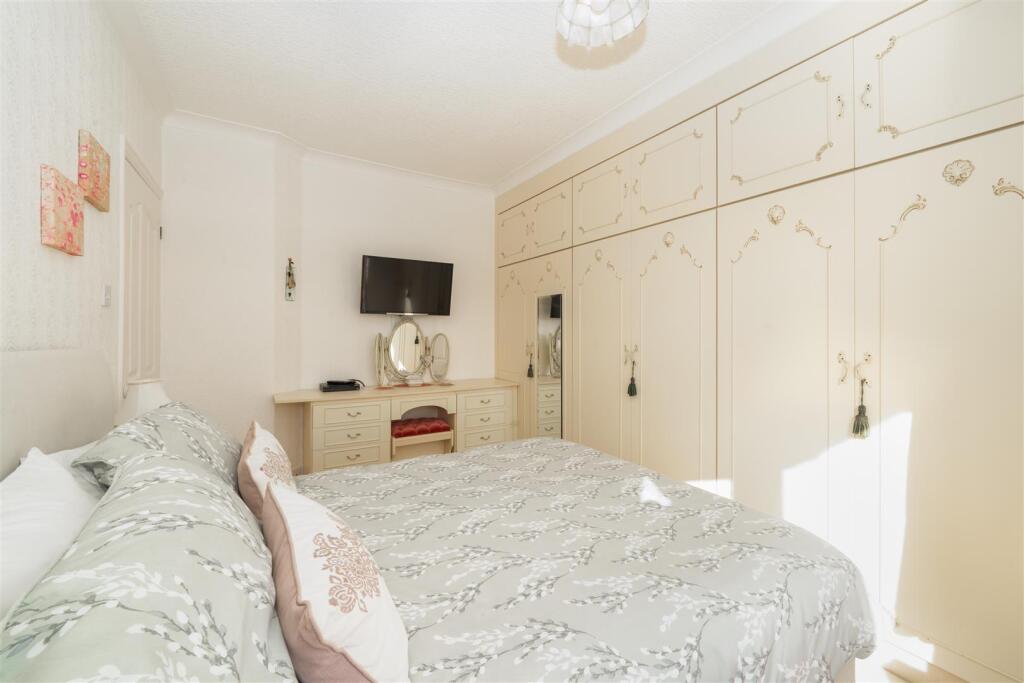 Bedroom2-4.jpg