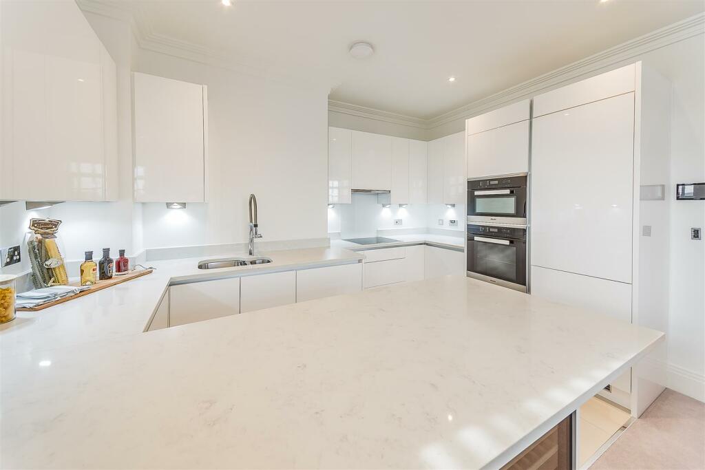 8317621-interior13.jpg