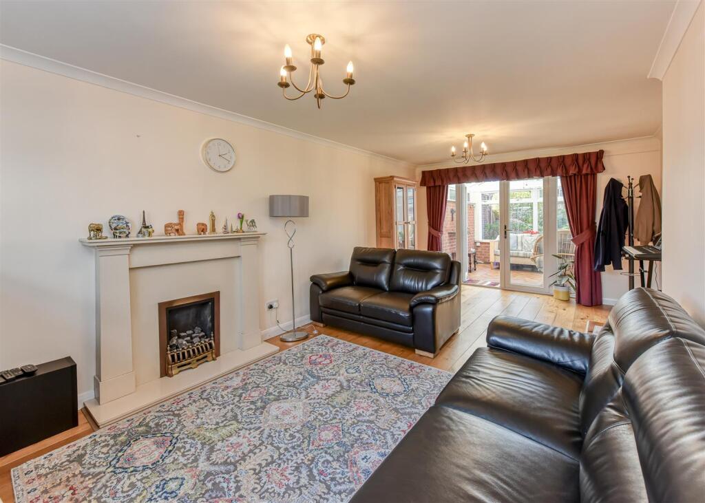 55 Woodcote Road-lounge1.jpg
