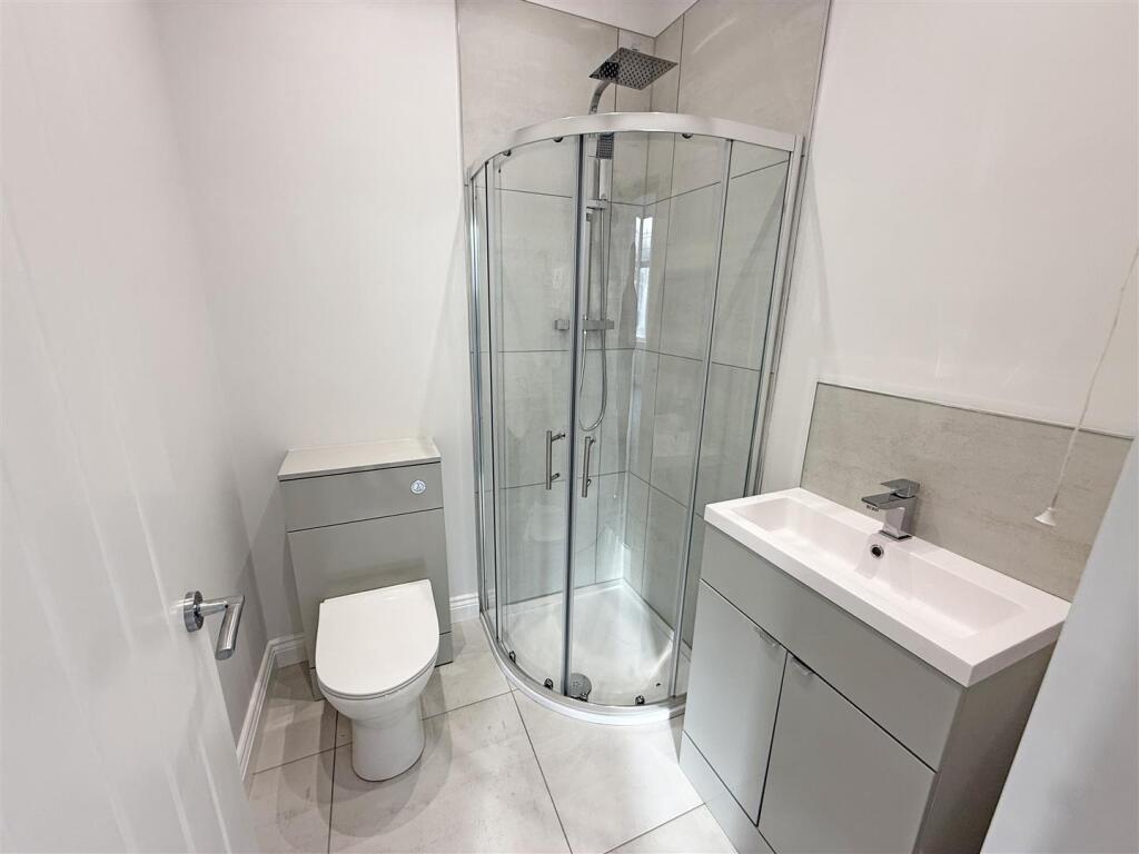 Lovaine Ensuite.jpg