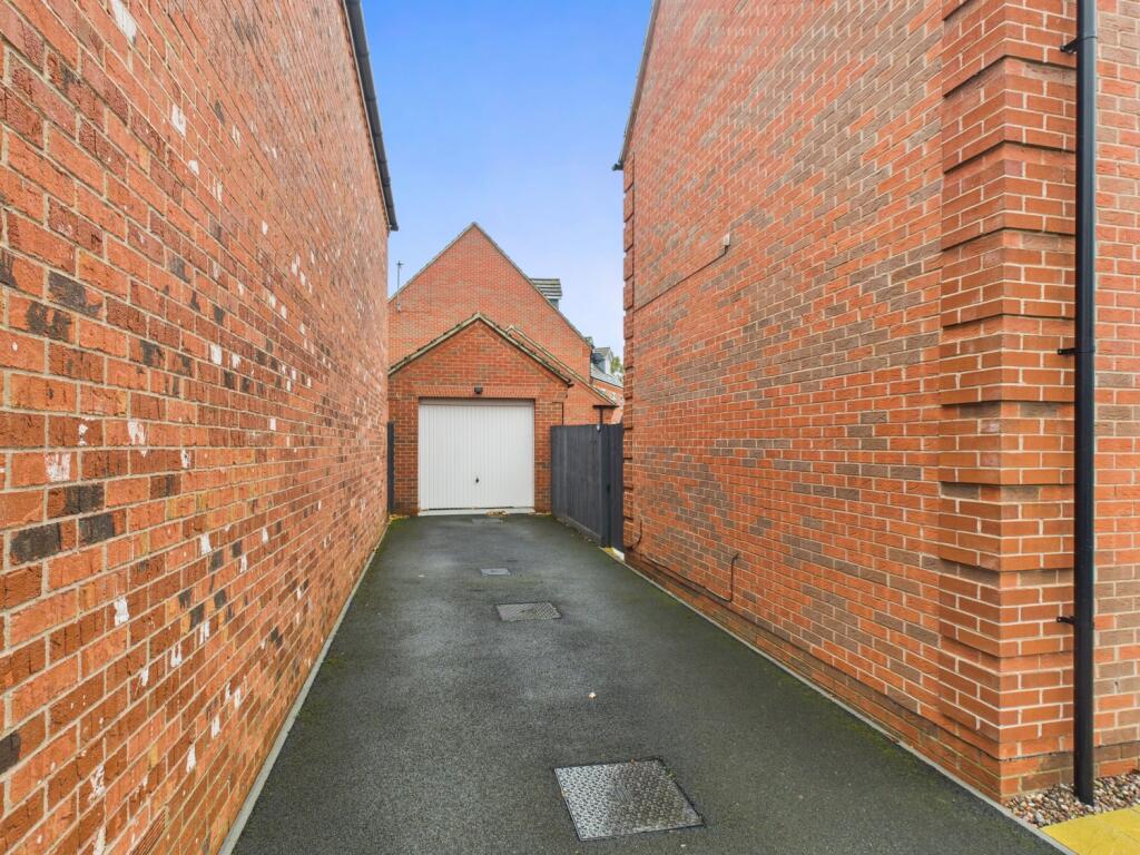 26. CAM04922G0-PR0070-STILL032