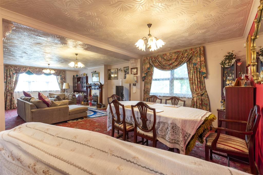 Sitting/Dining Room
