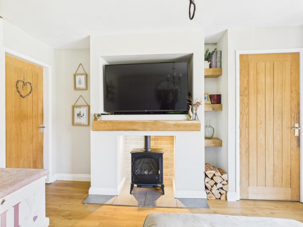 CAM03729G0-PR0092-STILL004