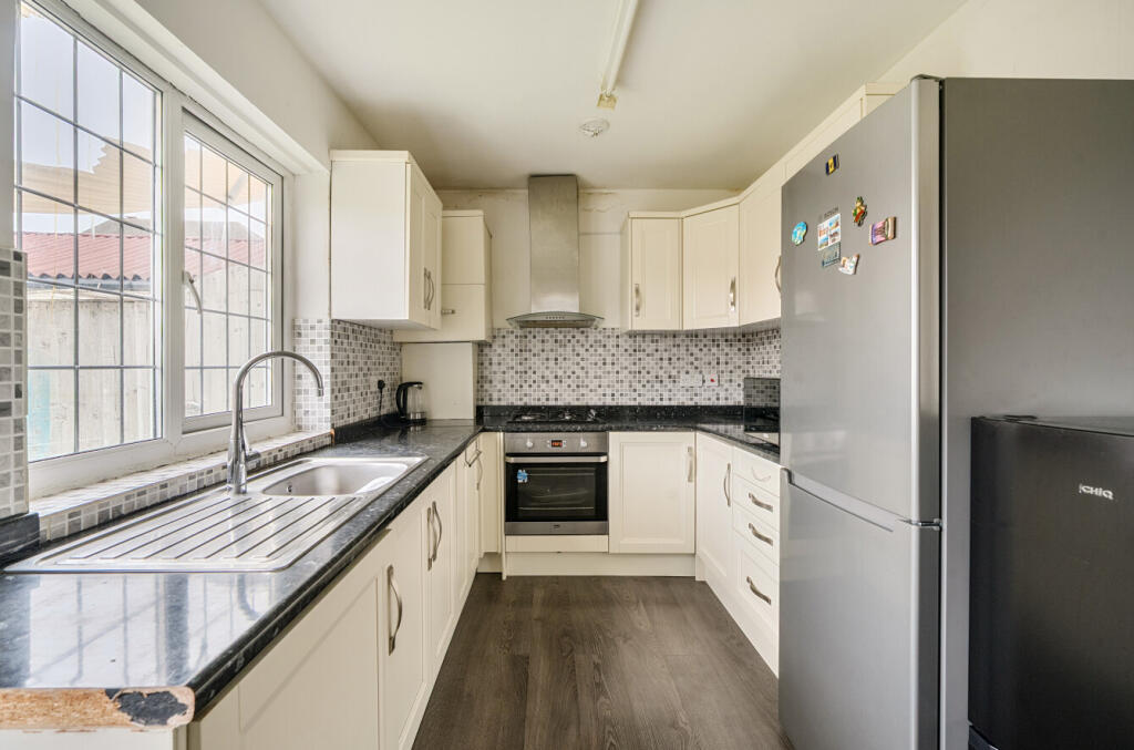 1372340-19-690cd8...