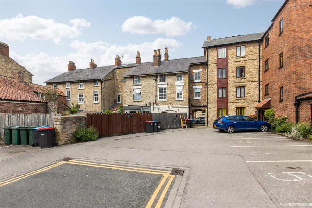 Potter Hill 33A External-4.jpg