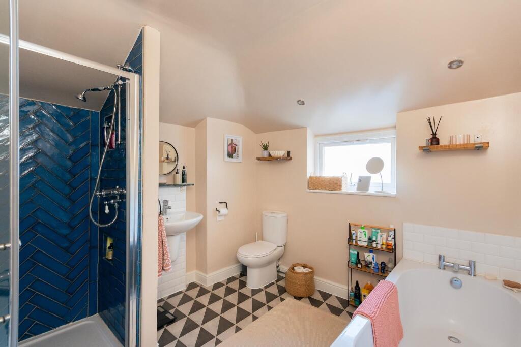 0G6PABN - Bathroom C.jpg