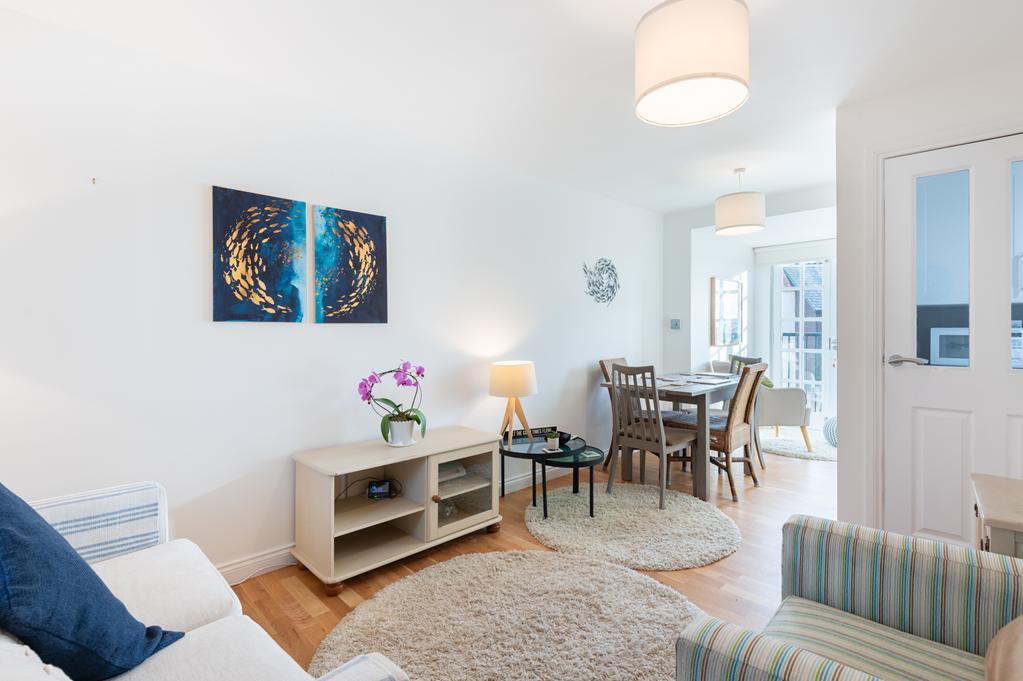 LOUNGE DINING ROOM