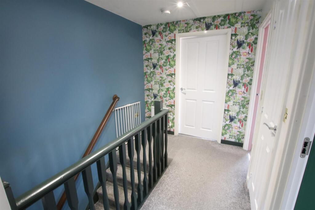 FIRST FLOOR LANDING