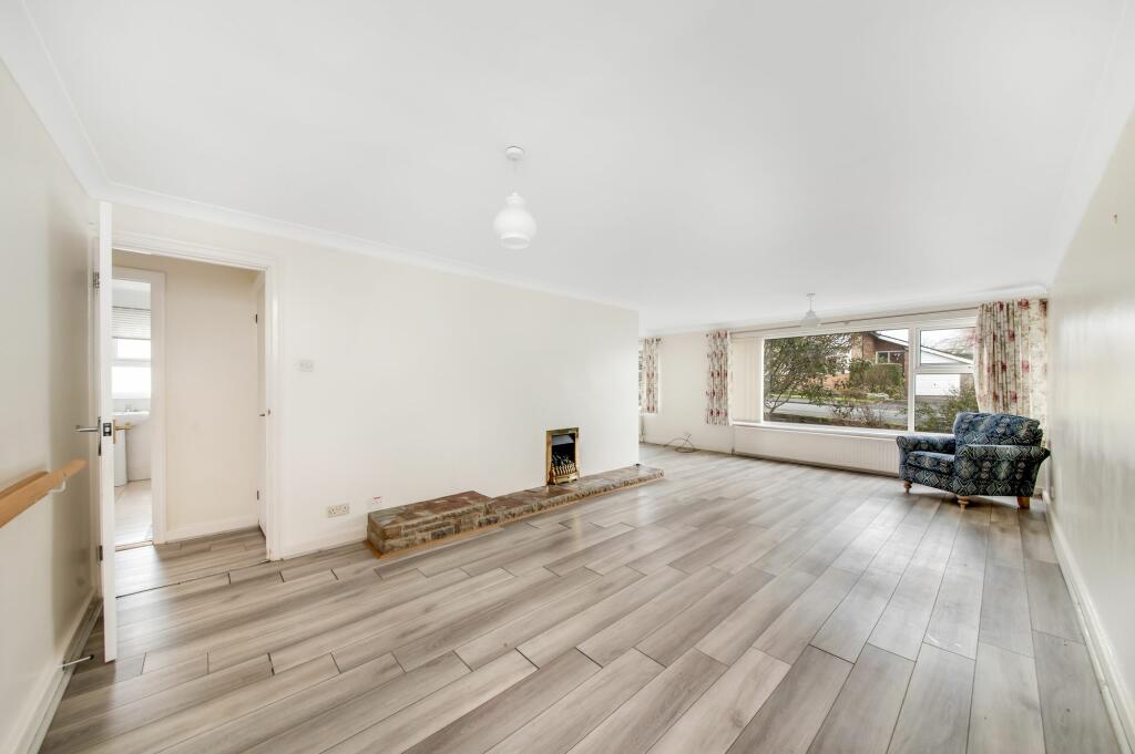 OPEN PLAN LIVING / DINING ROOM