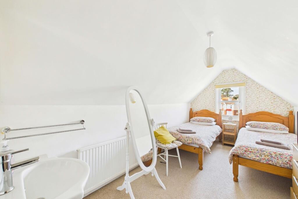 Self-contained apt: second double bedroom