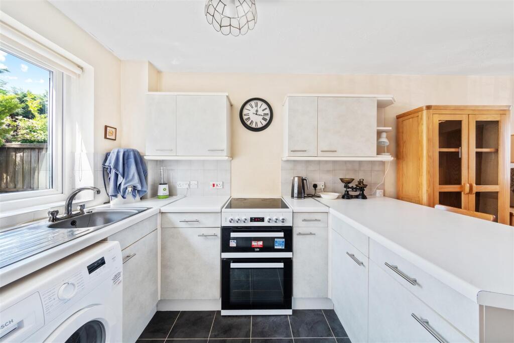 22 Meadowland Yatton BS49 4JB 16.jpeg