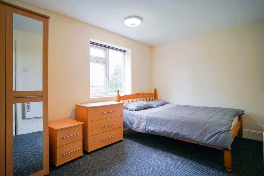 Flat_5_146_Broomspring_Lane