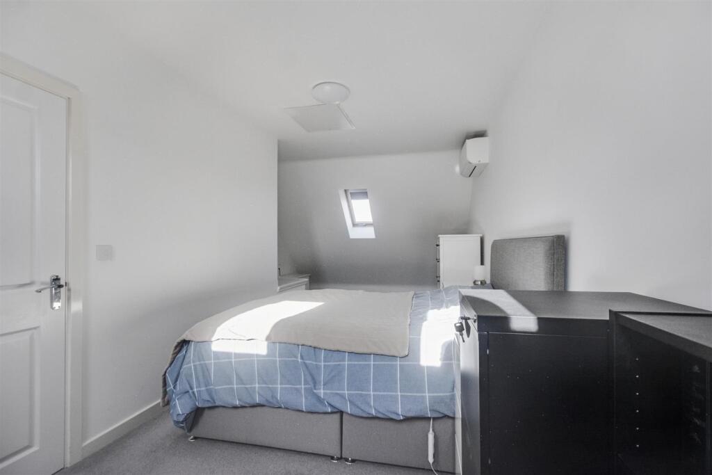 Bedroom 1_1.jpeg