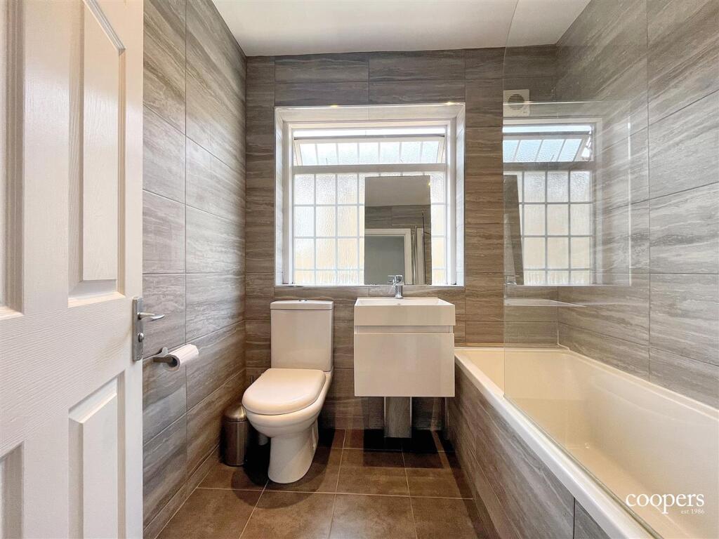 Bathroom (18).jpg