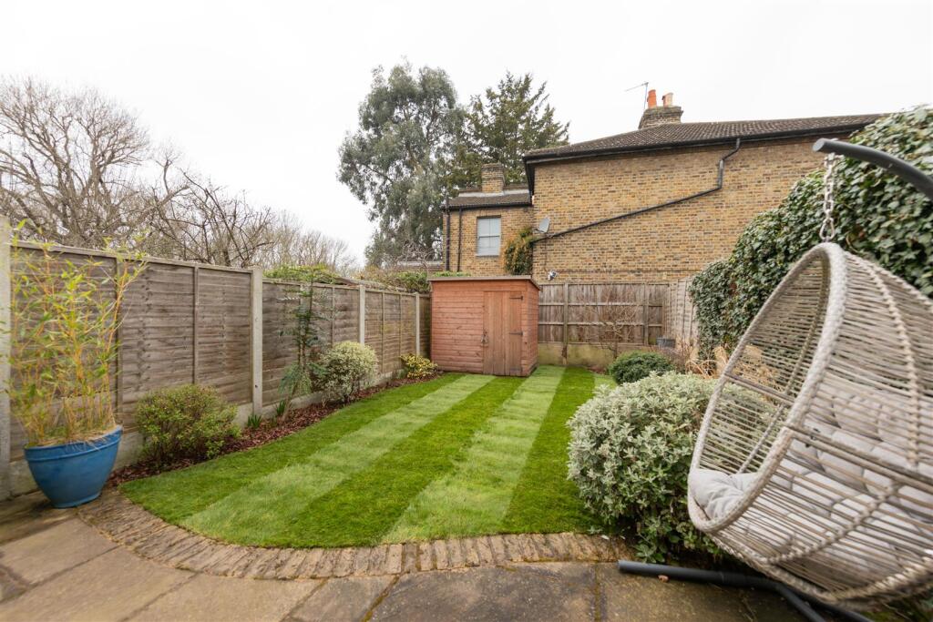116 Forest Rise, E17