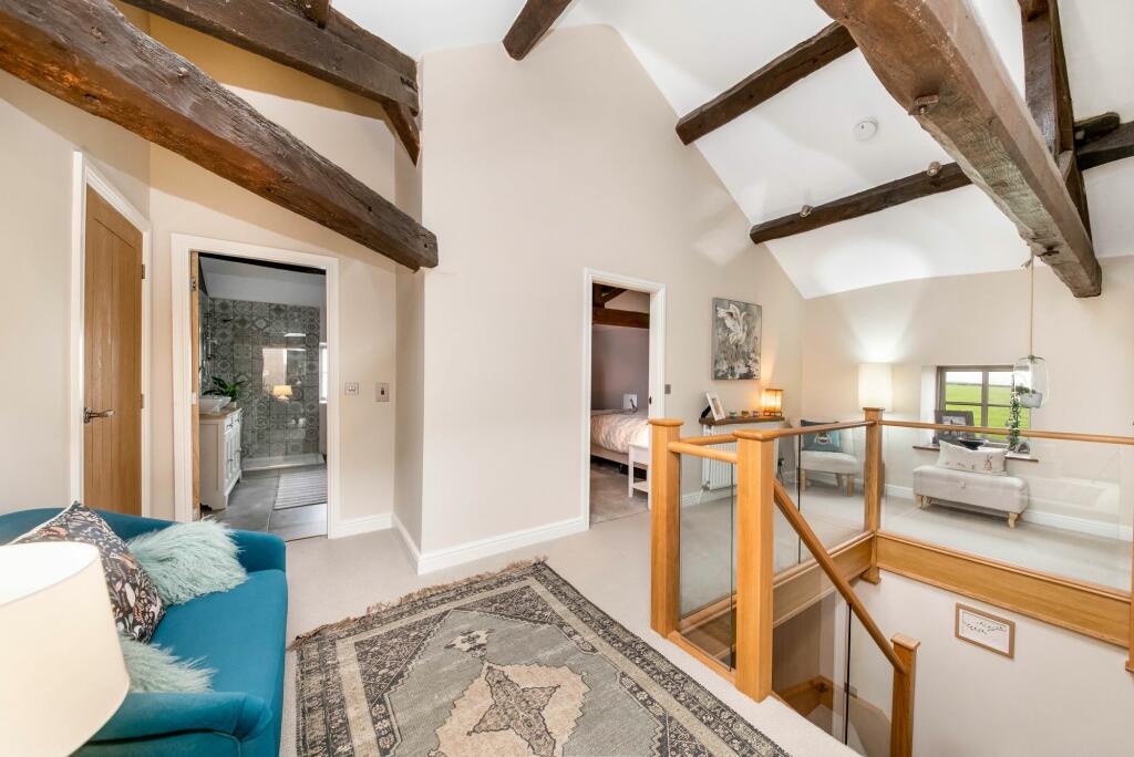 FIRST FLOOR LANDING
