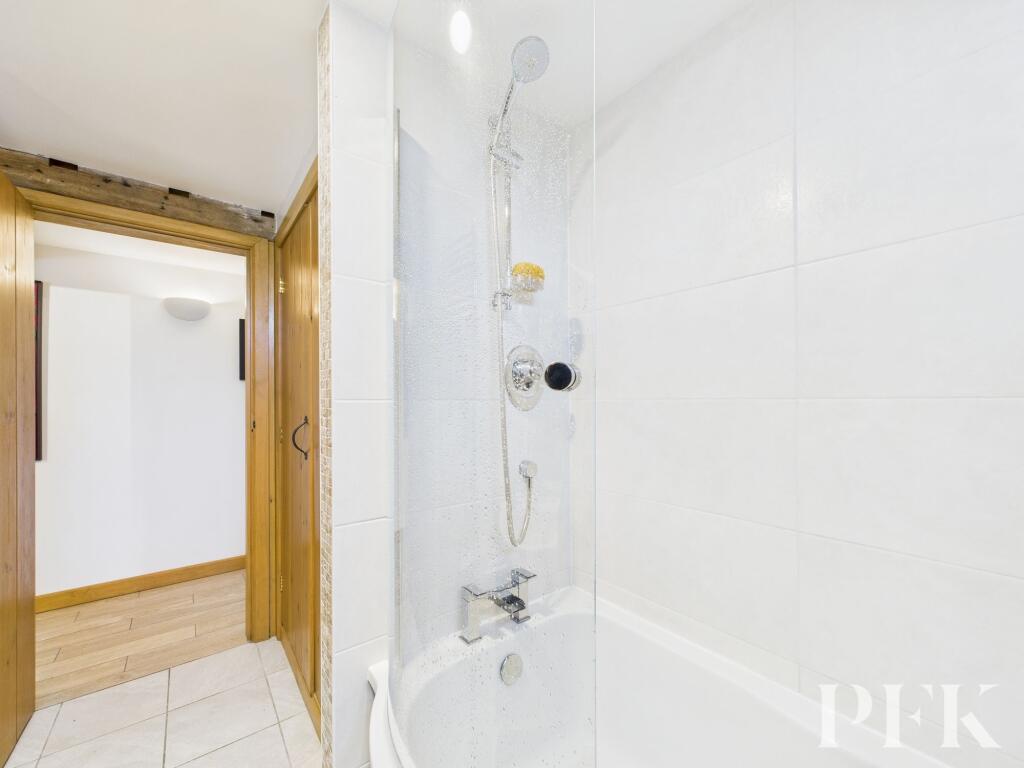 Low Fold Barn - Family Bathroom