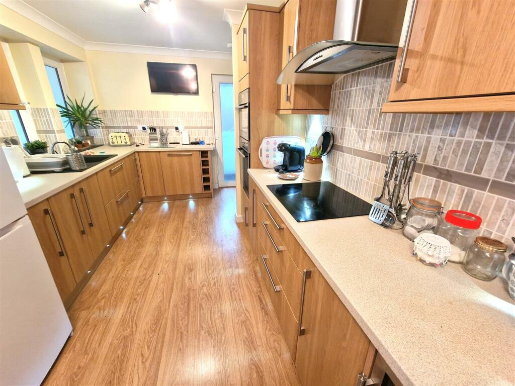 kitchen 2.jpg