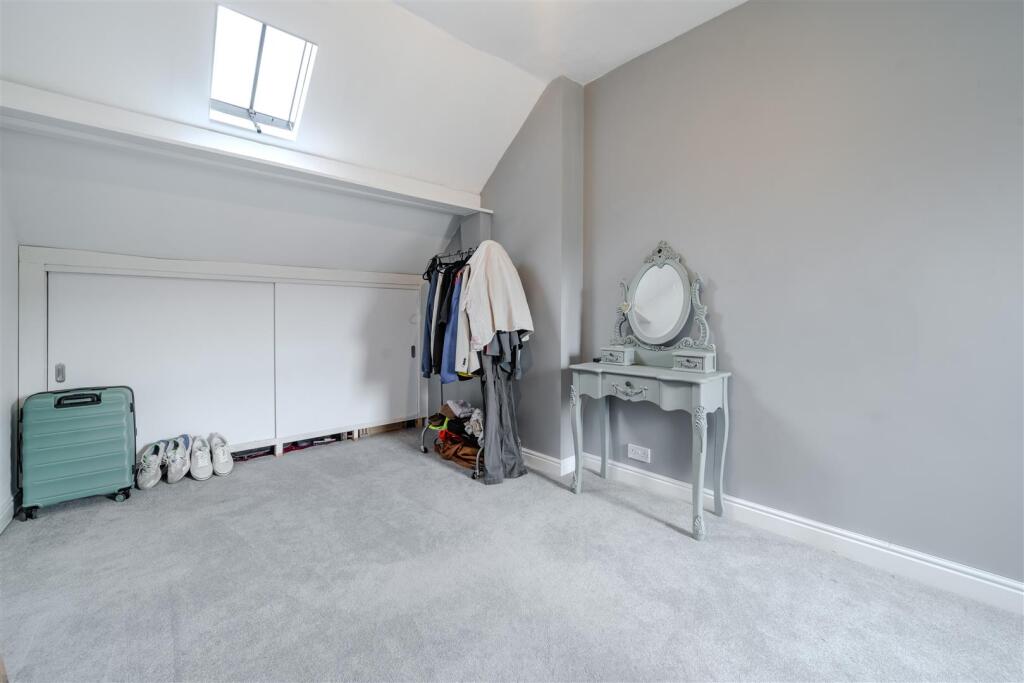 Bedroom 1.jpg
