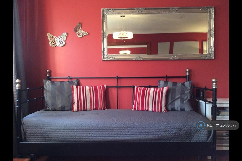 Sitting Room Guest Bed, Sleeping 2x2