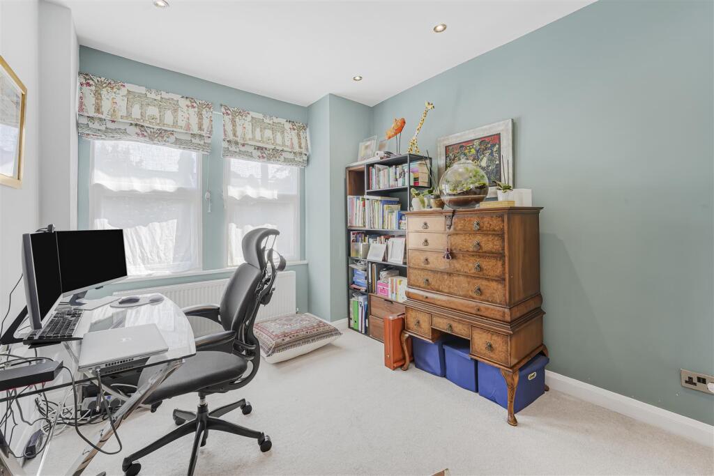 Bedroom/Office